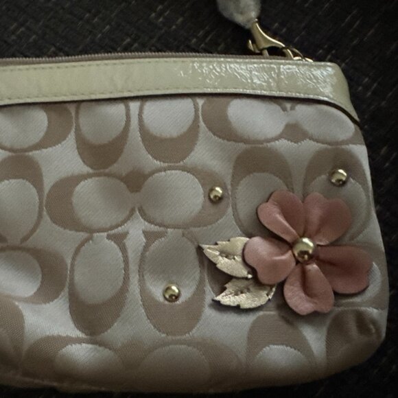 Coach F47214 Wristlet NWT - Picture 1 of 2